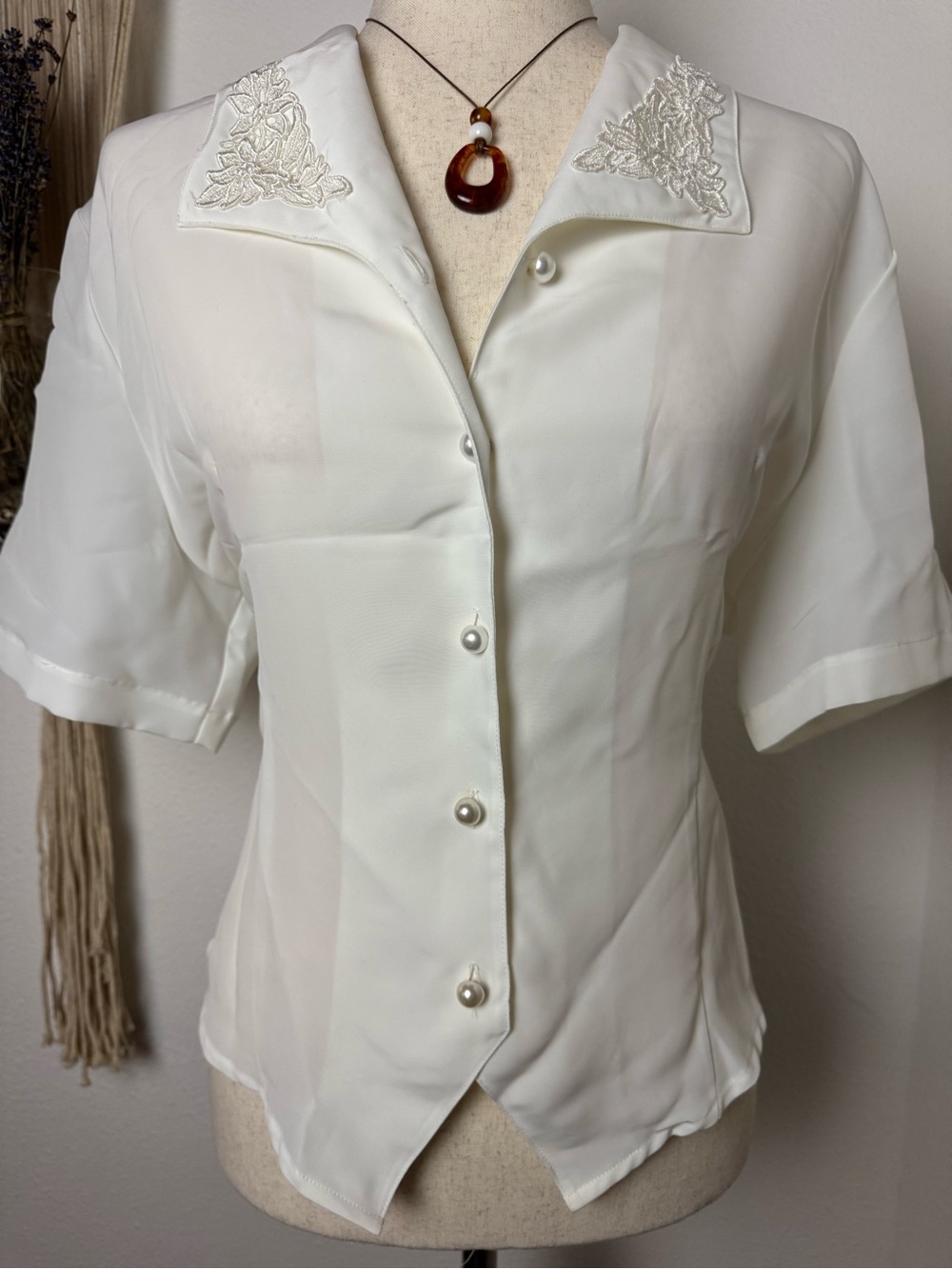 Vintage White Short-Sleeve Button Down Blouse with Embroidered Collar - Picture 3 of 3